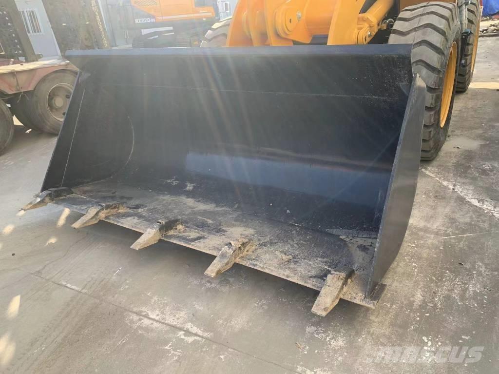 LiuGong CLG 835 Pale gommate