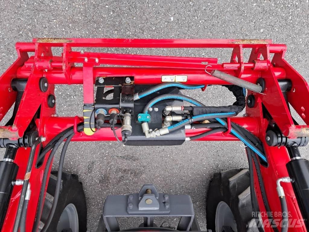 Massey Ferguson 4707 Trattori