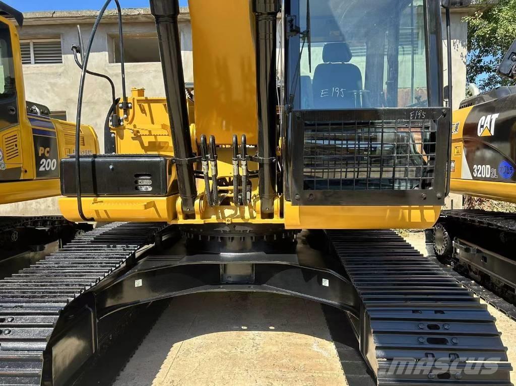 CAT 320 Escavatori cingolati