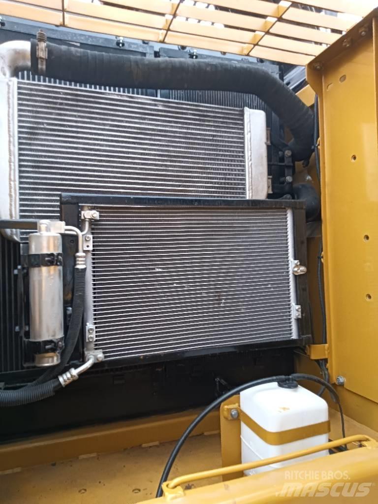 CAT 320D2 Escavatori medi 7t - 12t