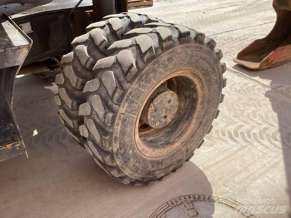 Komatsu PW 160-7E0 Escavatori gommati
