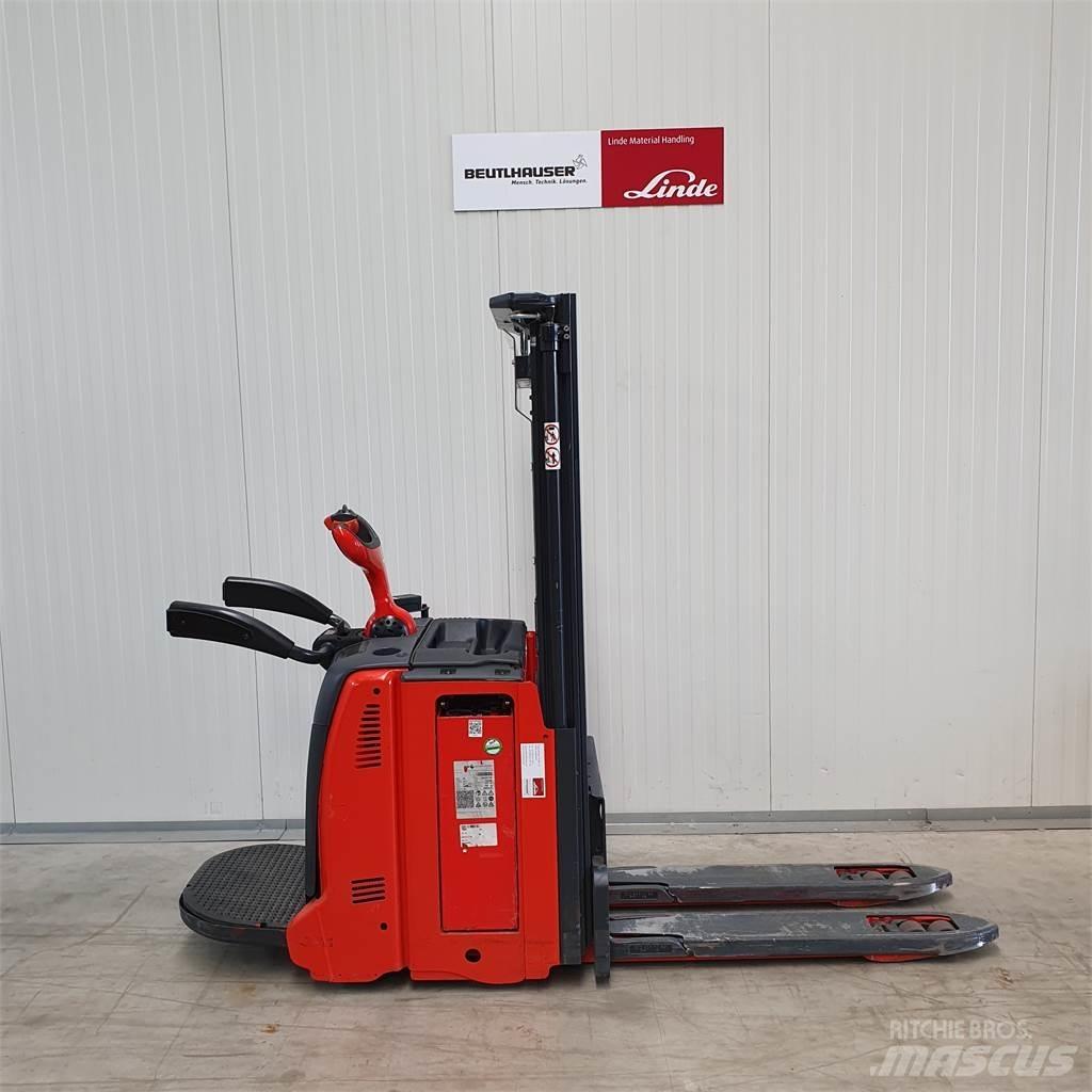 Linde D12AP Transpallet uomo a terra