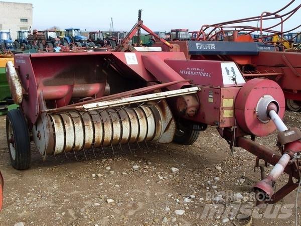 International B47 Presse quadre