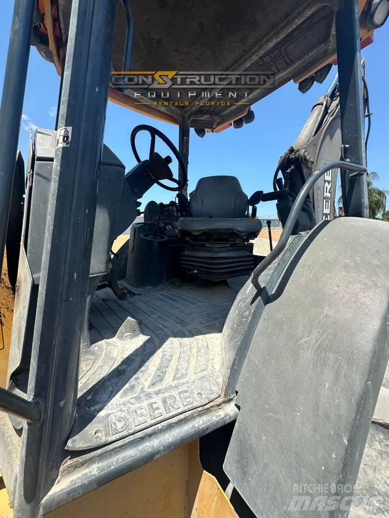 DEERE 410J Terne