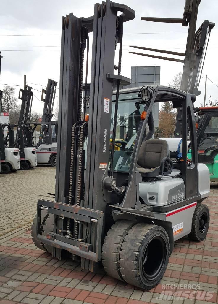 Nissan UGD02A30PQ Carrelli elevatori GPL