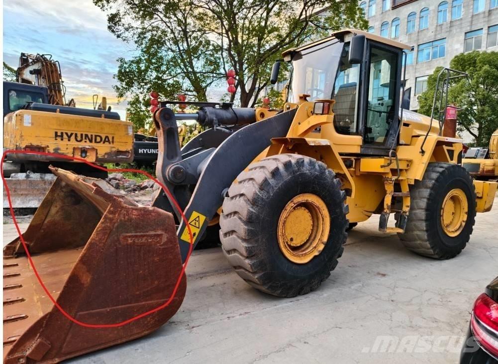 Volvo L 120 Pale gommate