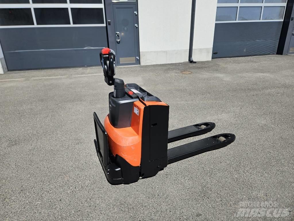 Toyota LWE 200 Carrelli elevatori bassi a piattaforma
