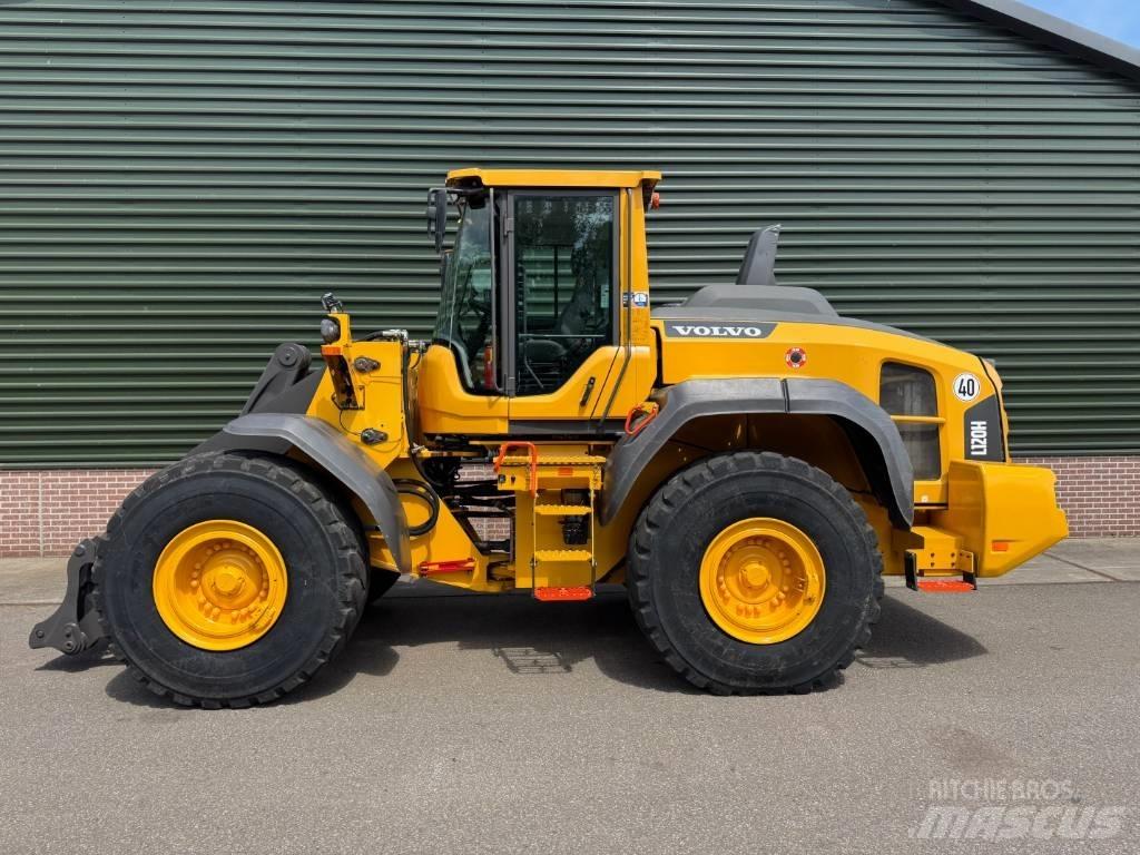 Volvo L 120 H Pale gommate