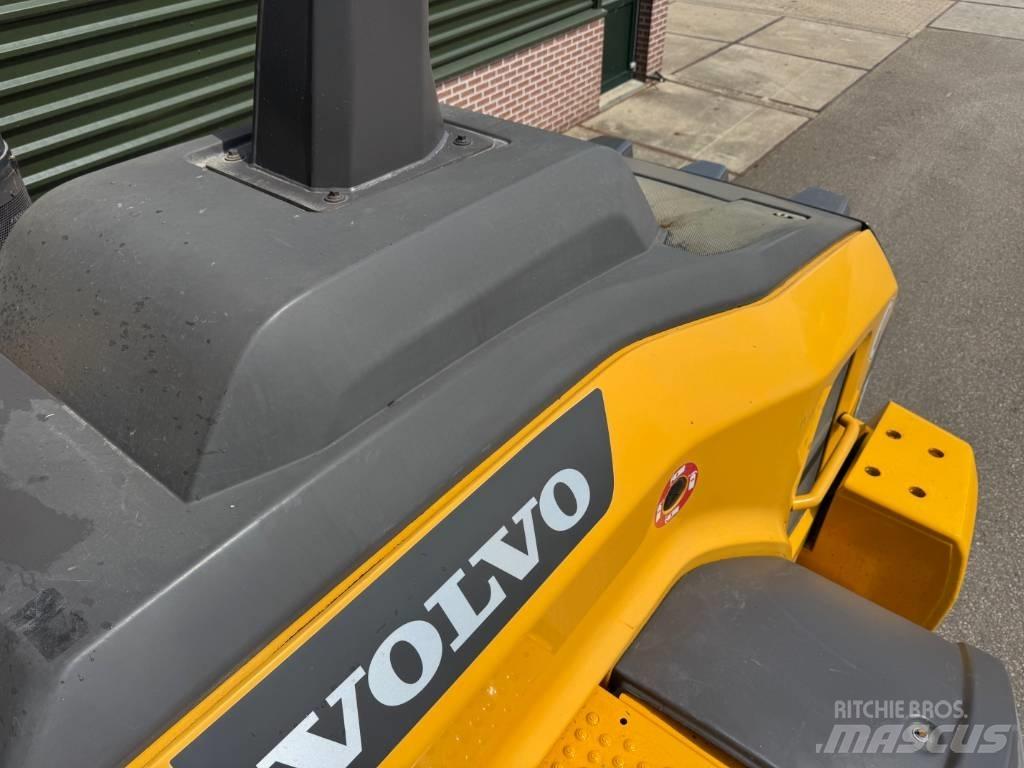 Volvo L 120 H Pale gommate