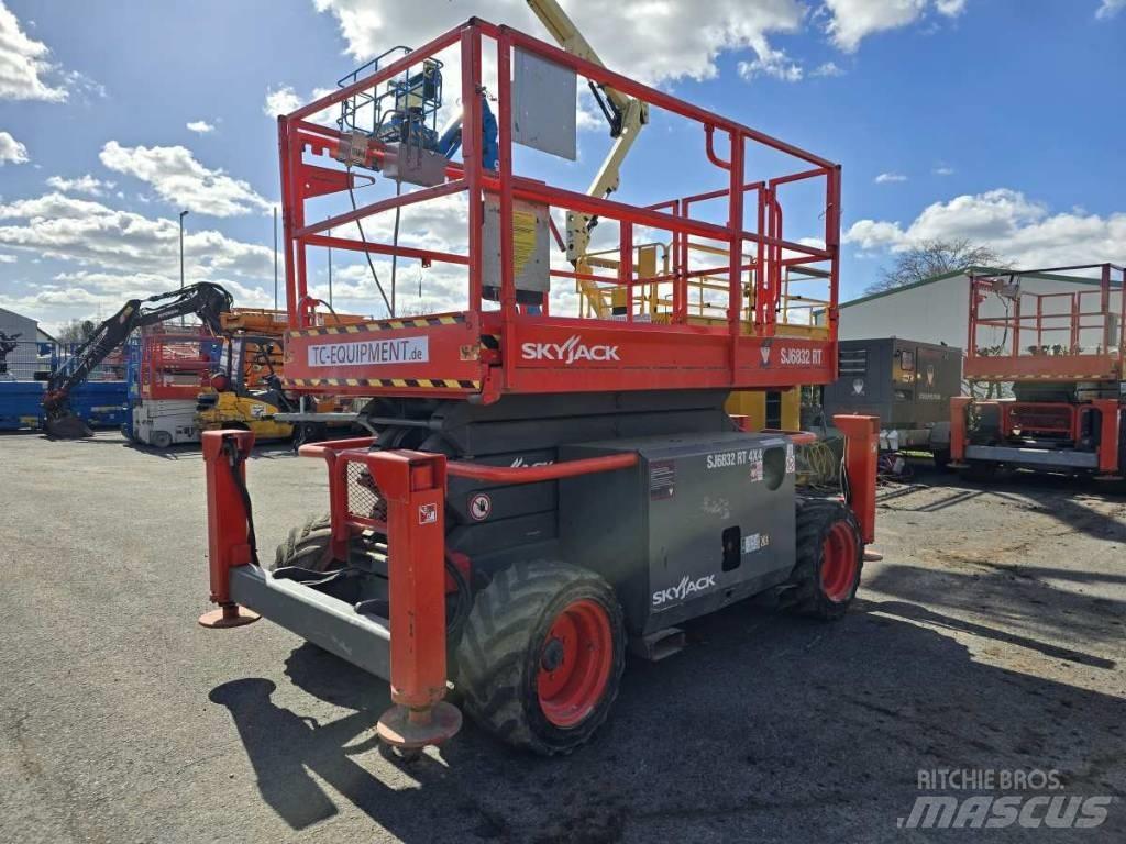 SkyJack SJ 6832 RT Piattaforme a pantografo