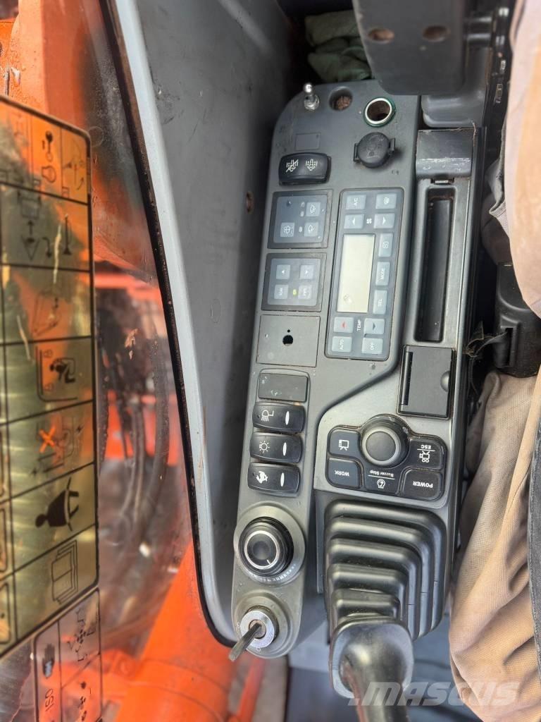 Doosan DX 225 LC Escavatori cingolati