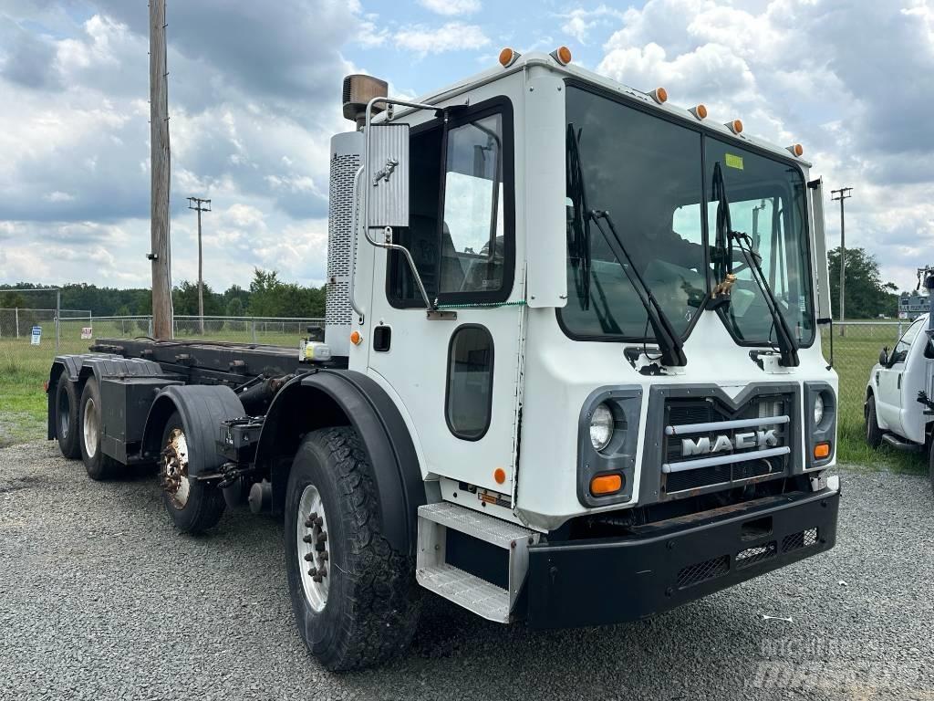 Mack MRU613 Camion dei rifiuti