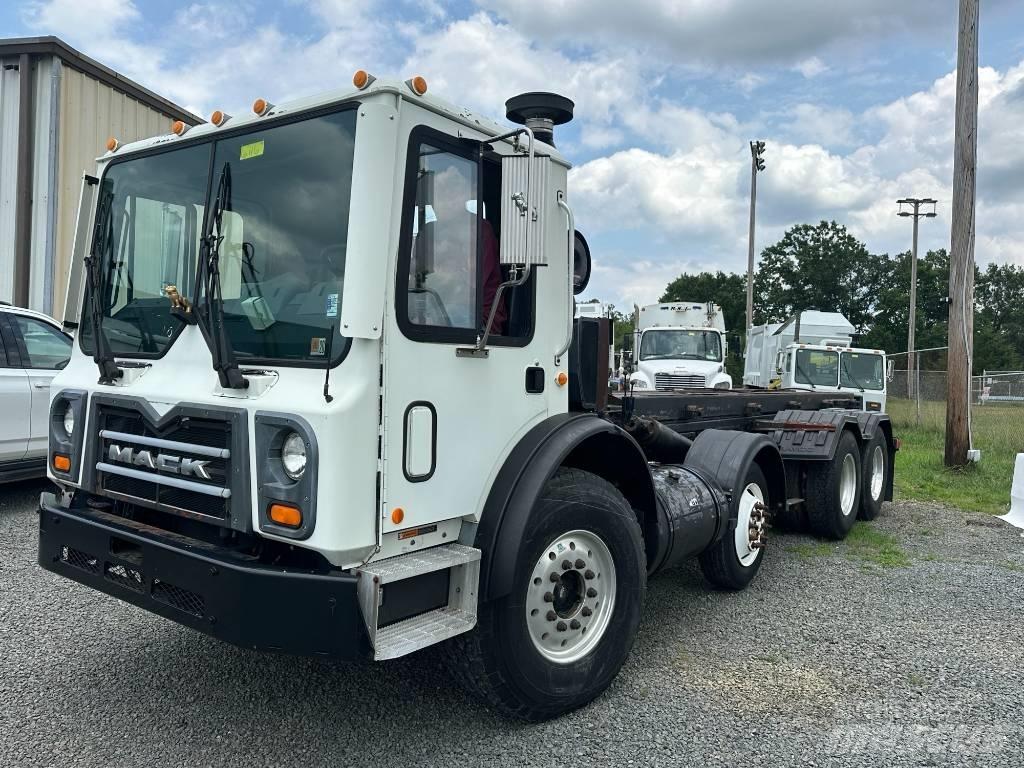 Mack MRU613 Camion dei rifiuti