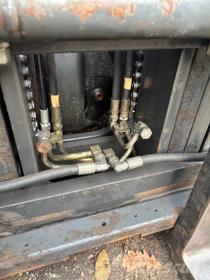 Nissan UGD02 A 30 PQ Carrelli elevatori GPL