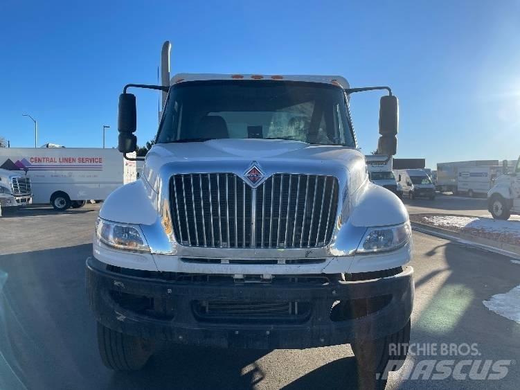 International 4300 Camion per la consegna bevande