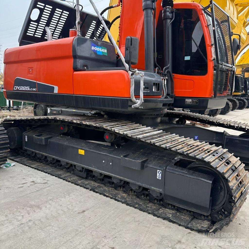 Doosan DX225LC-9 Escavatori cingolati