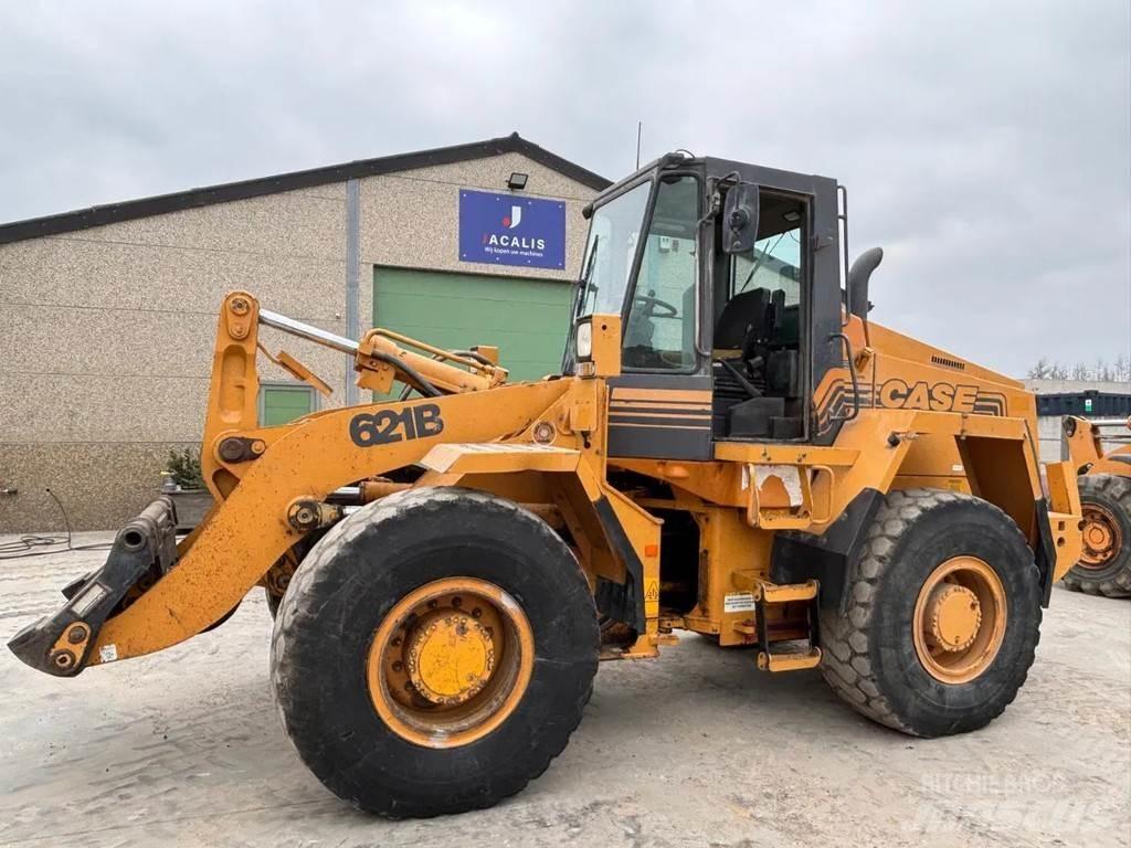 CASE 621B Pale gommate