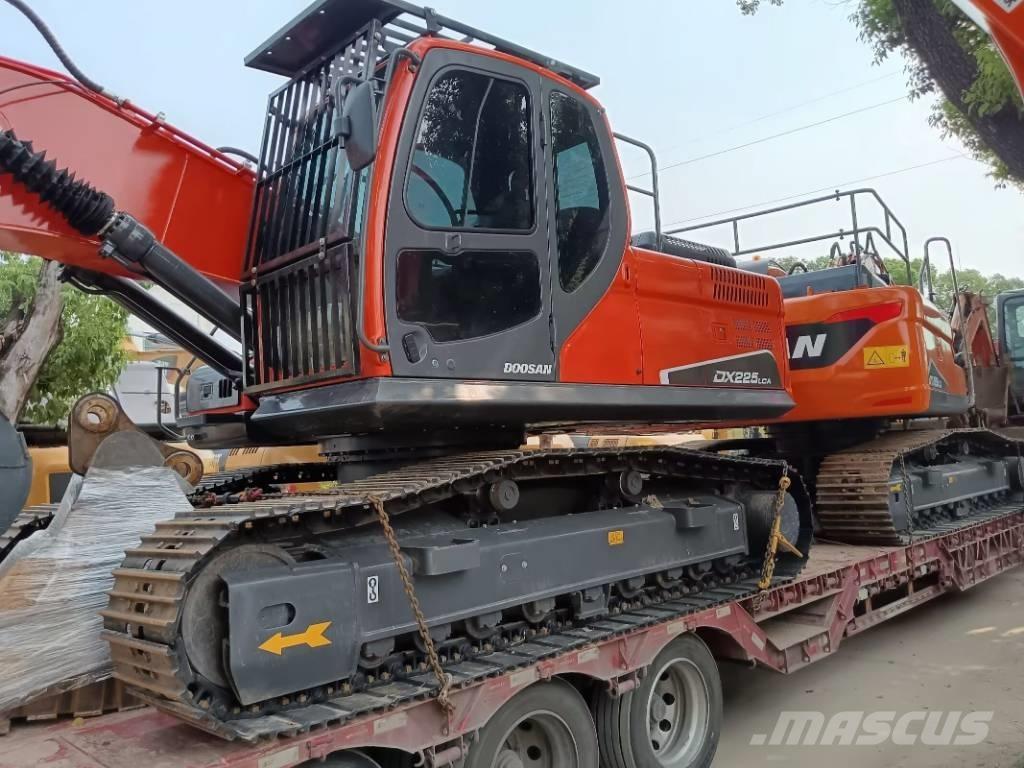 Doosan DX 225 Escavatori cingolati
