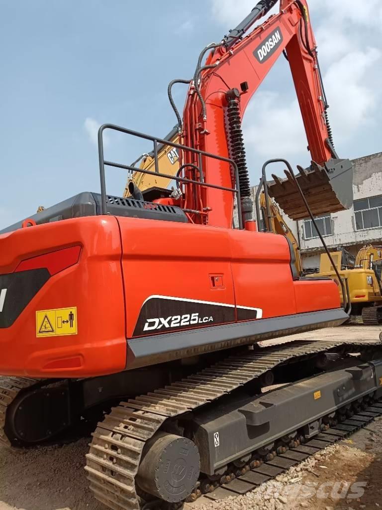 Doosan DX 225 Escavatori cingolati
