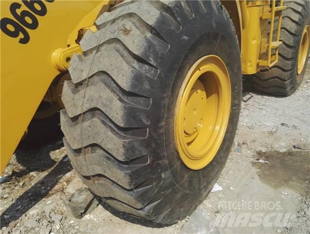 CAT 966 G Pale gommate