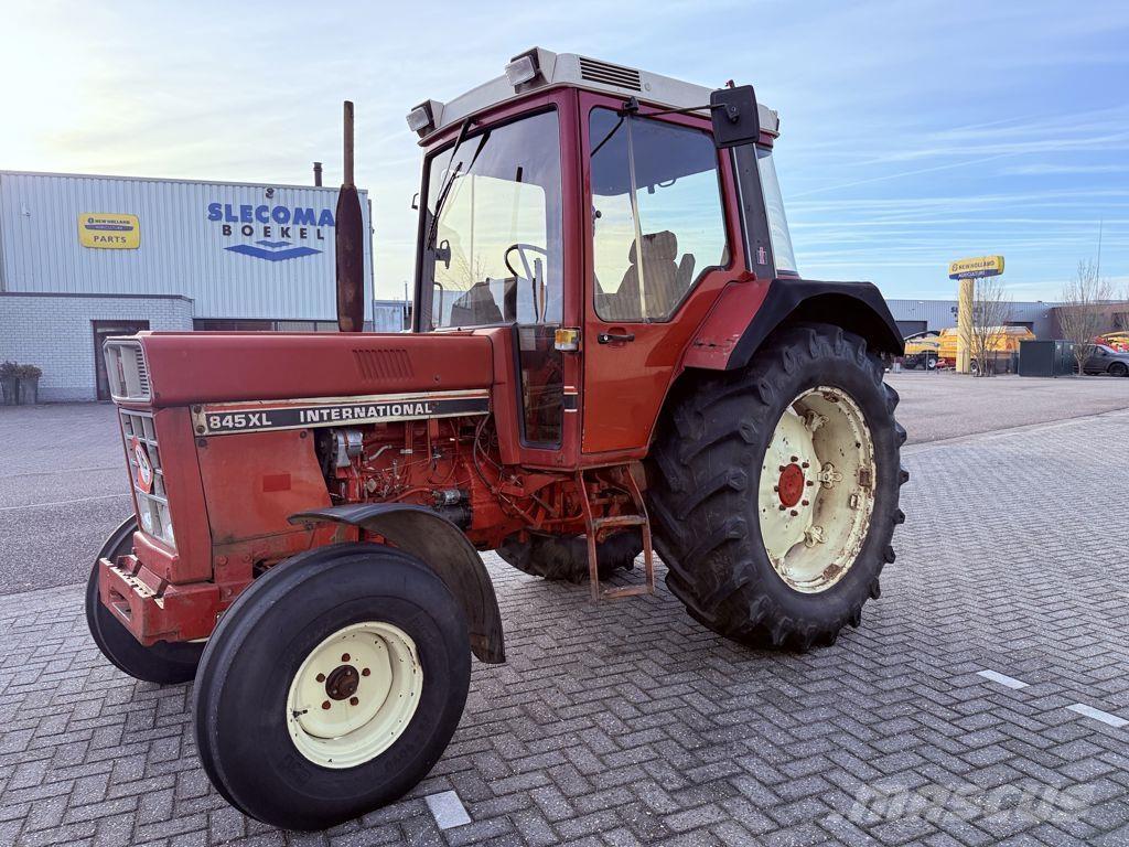 CASE IH 845 XL Trattori