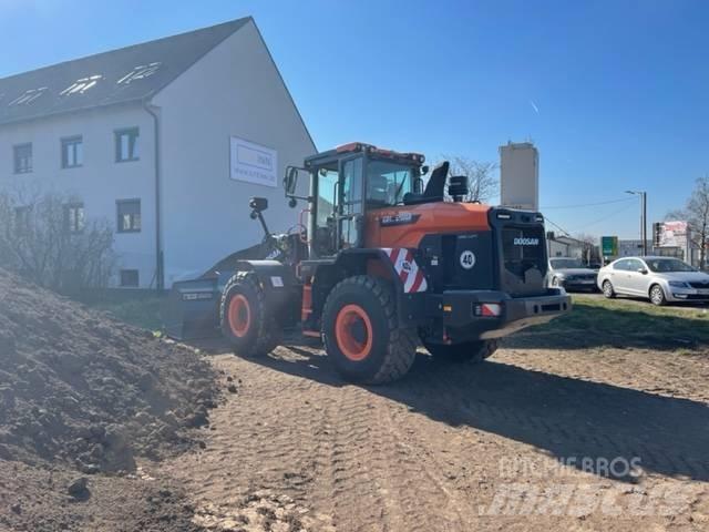 Doosan DL 200 Pale gommate