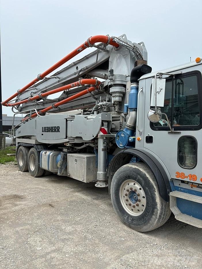 Liebherr 37Z4XXT Autopompe per calcestruzzo