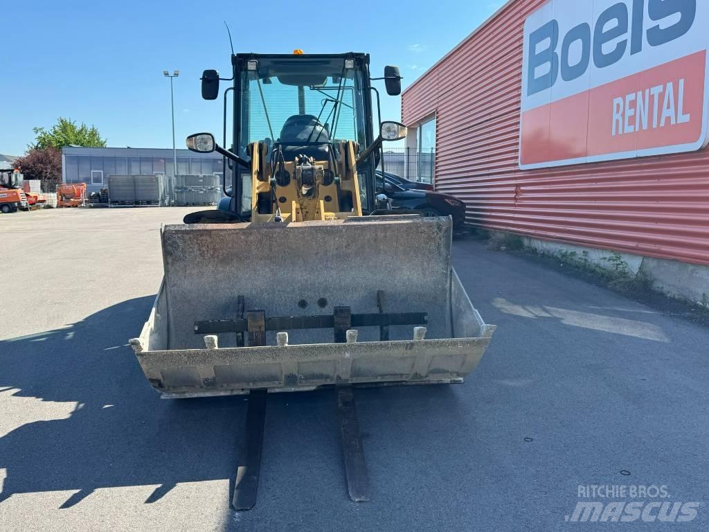 CAT 906 M Pale gommate