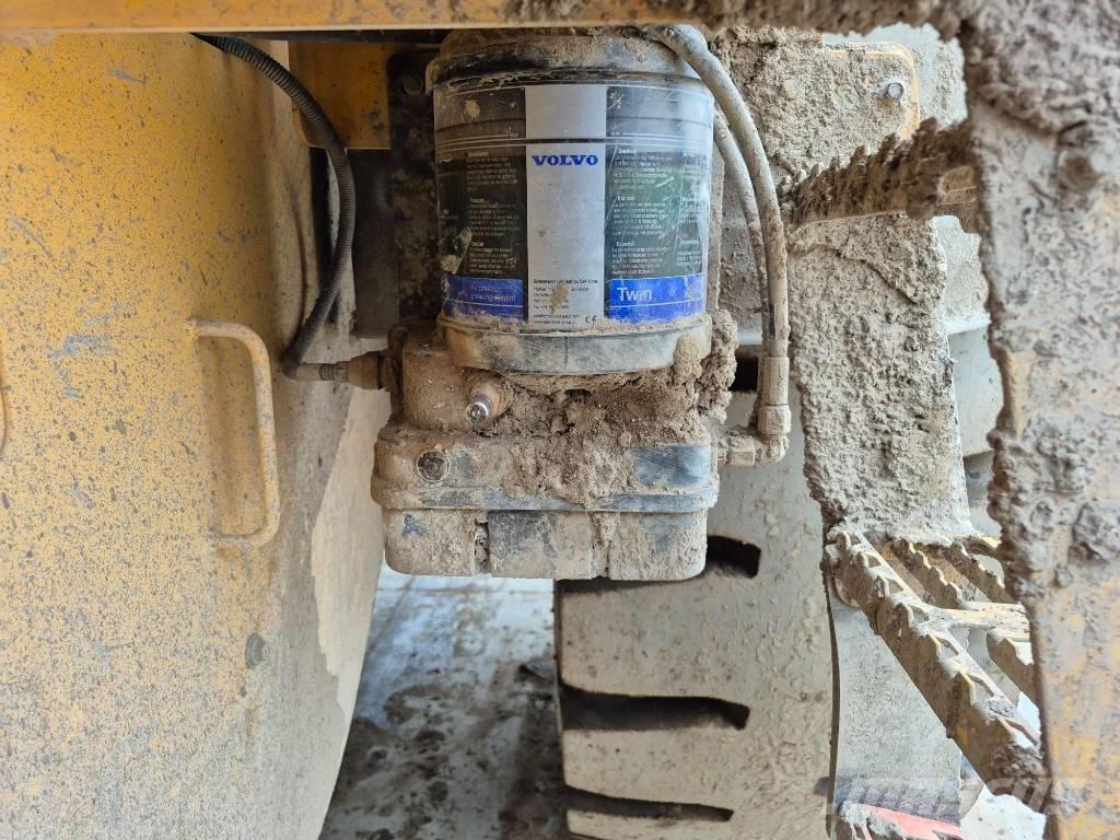 Volvo L 120 H Pale gommate