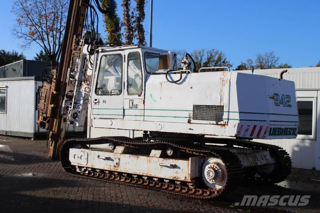 Liebherr R 942 Trivelle per fondazioni
