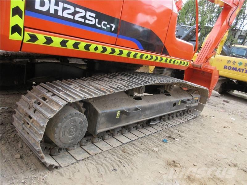 Doosan 225 LC Escavatori cingolati