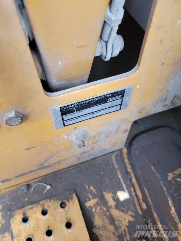 CASE 1845 C Mini Pale Gommate