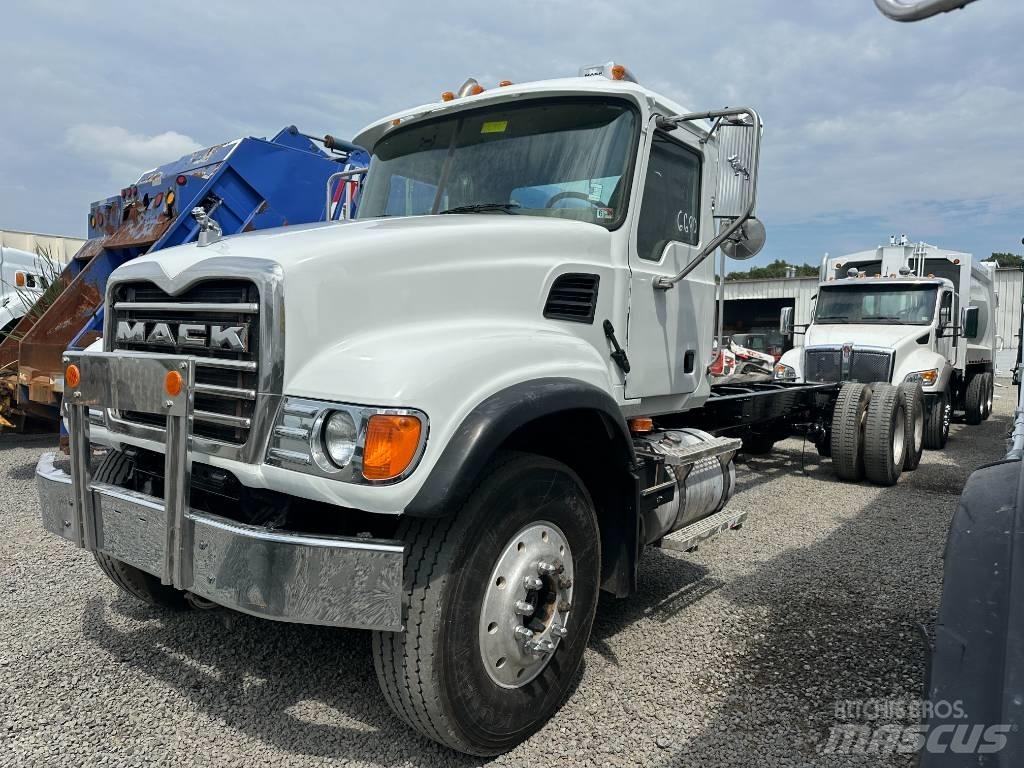 Mack CV 713 Autocabinati