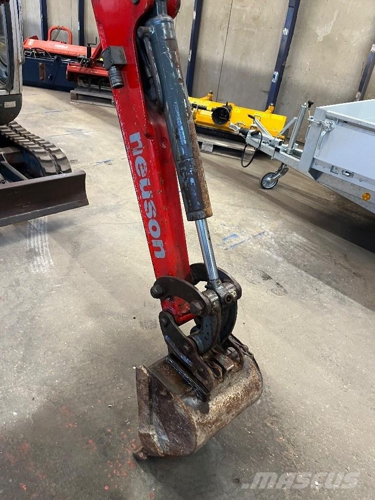Neuson 2203 RD Miniescavatori