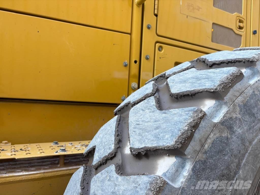 CAT 150 Motorgraders