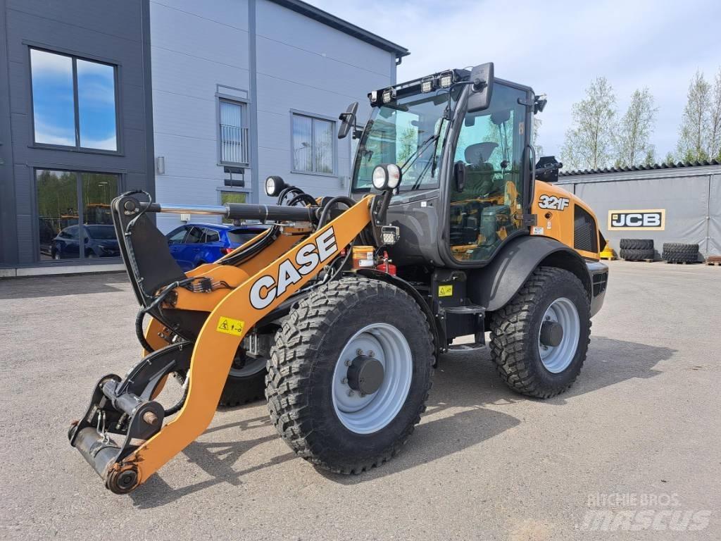CASE 321 D Pale gommate