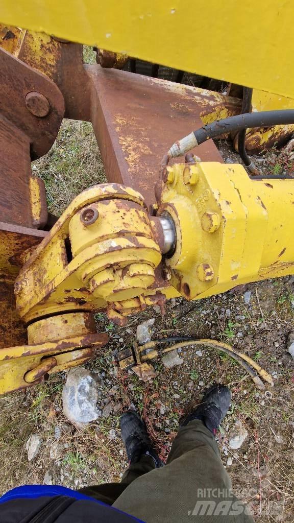Komatsu D85 Telaio e sospensioni