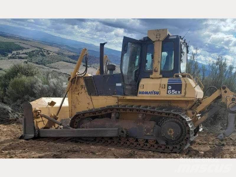 Komatsu D65EX-15 Dozer cingolati