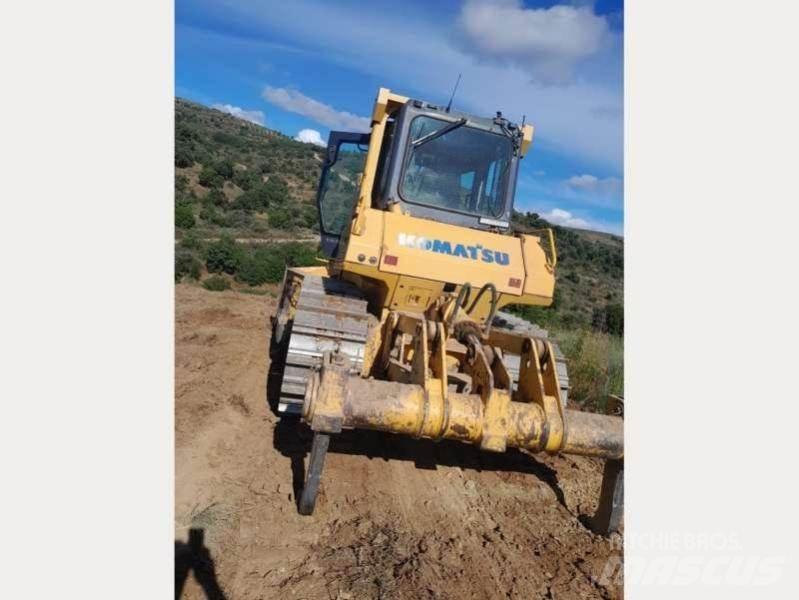Komatsu D65EX-15 Dozer cingolati