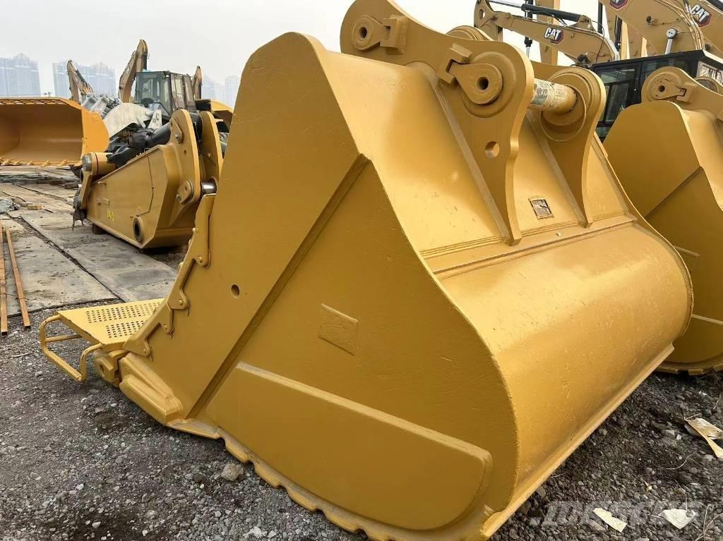 CAT 2020 CAT 390F Escavatori gommati