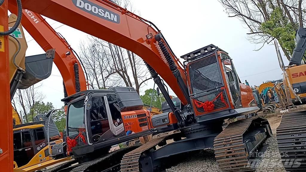 Doosan DX 225 LC Escavatori cingolati