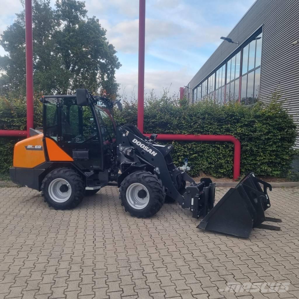 Doosan DL60 Pale gommate