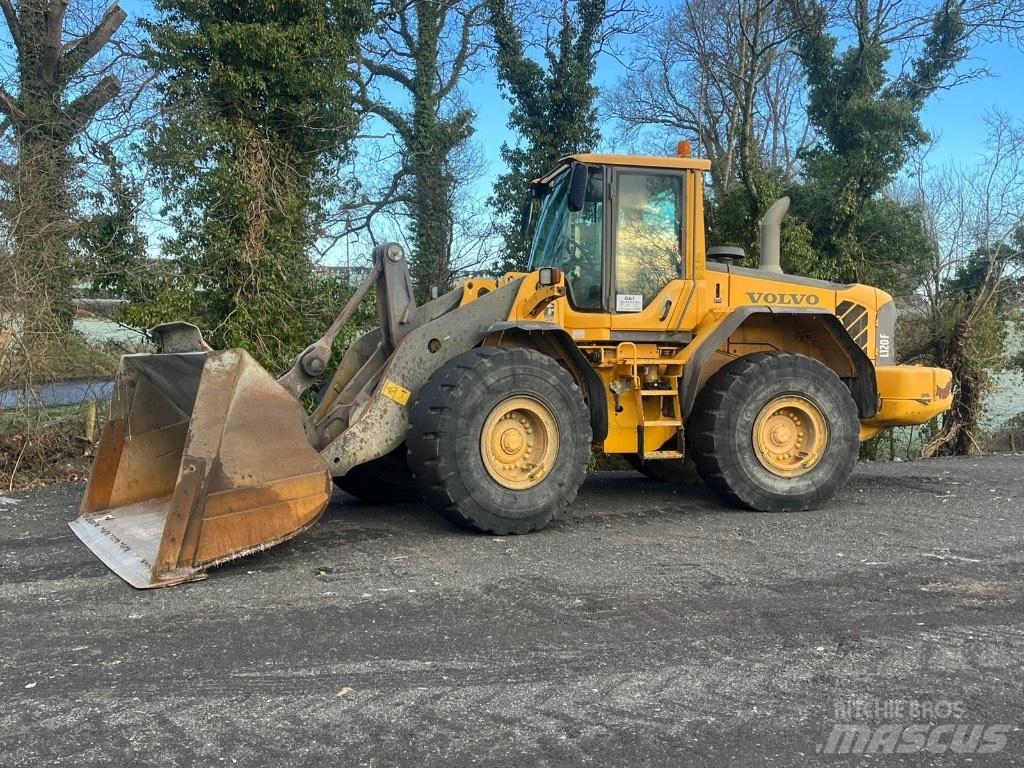 Volvo L 120 F Pale gommate