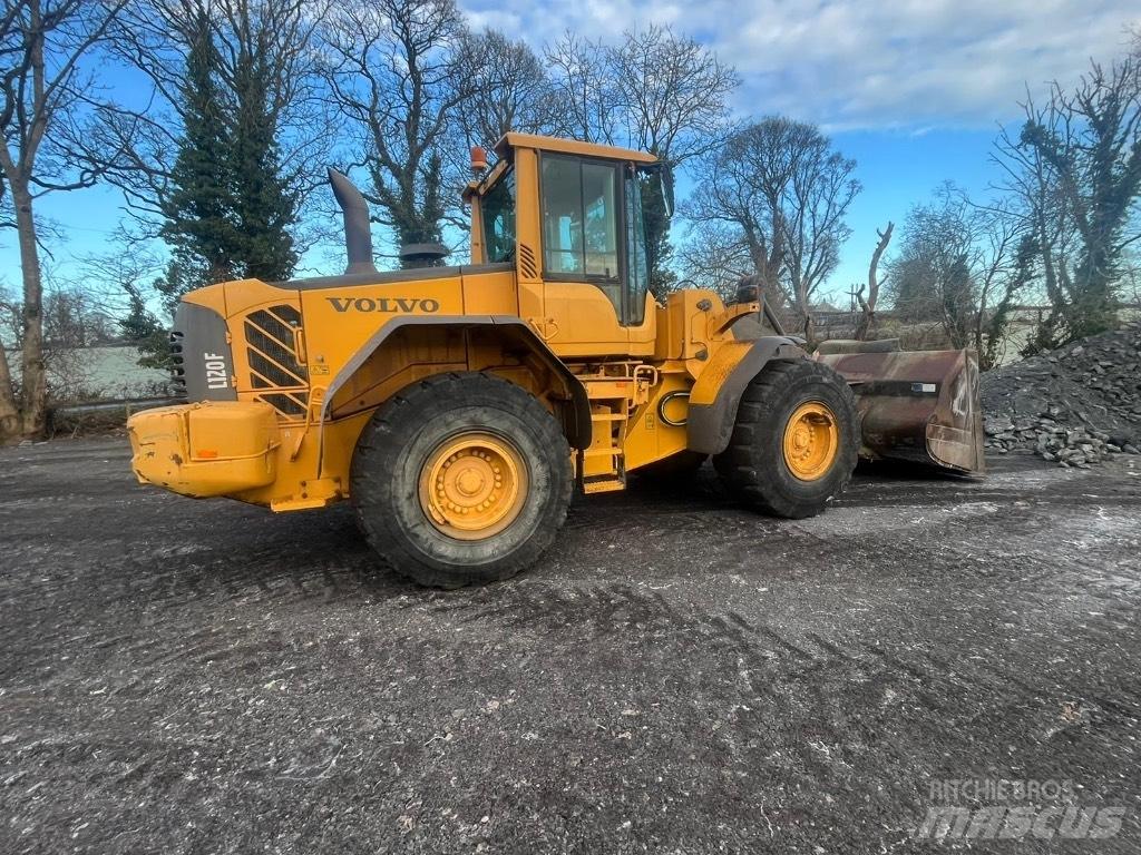 Volvo L 120 F Pale gommate
