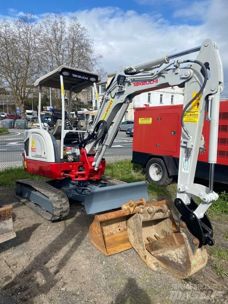 Takeuchi TB225 Miniescavatori