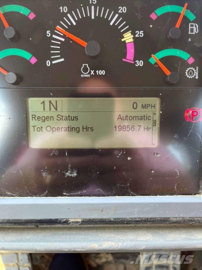 CAT 966 K Pale gommate