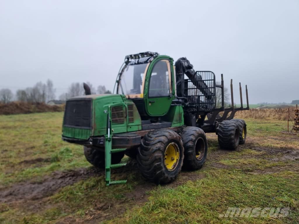 John Deere 1110 E Forwarder