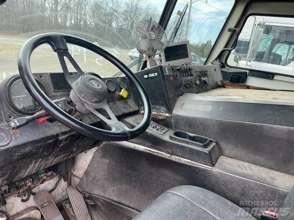 Mack LEU613 Autocabinati