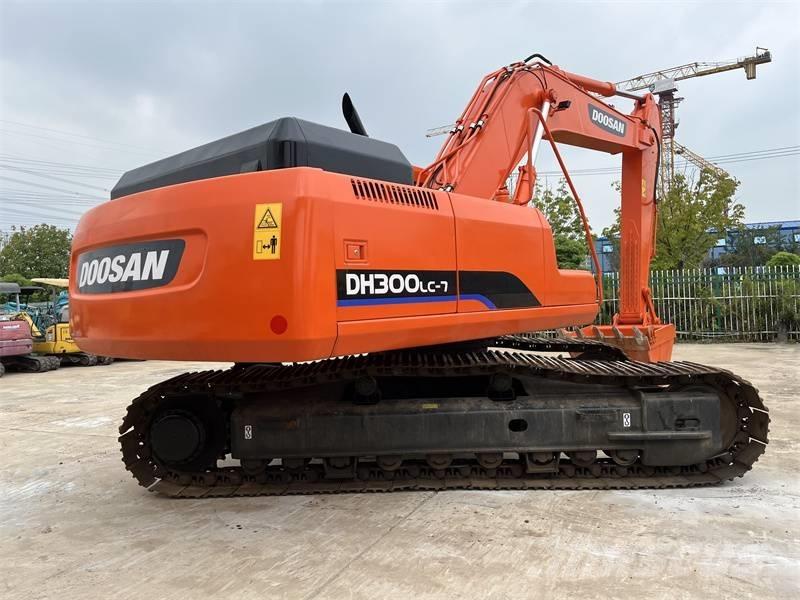 Doosan 300 Escavatori cingolati