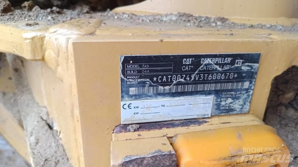 CAT 745 Dumpers articolati